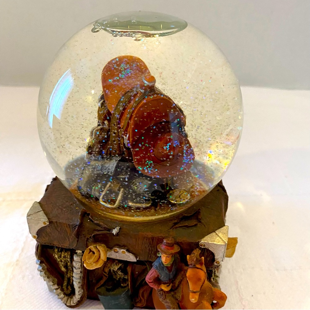 Western sankyo music globe plays no place like home bundle with other items